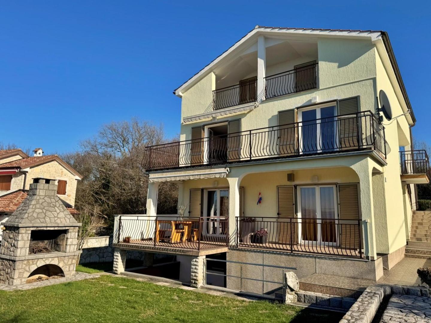 Apartments Pavle Malinska Bagian luar foto